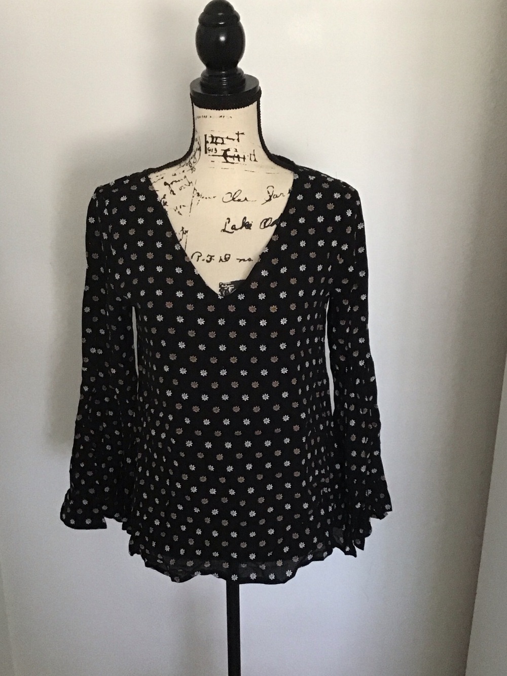 🆕 Express Black Floral V-Neck Long Sleeve Blouse